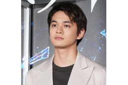 北村匠海、ステージで熱唱するモノクロSHOTに反響「世界で一番カッコいい」「いい写真だなー」