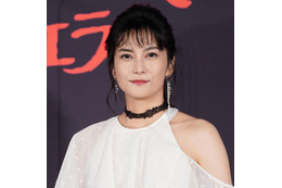 「女神のように綺麗」柴咲コウ、美しい二の腕を披露したドレスSHOTに反響「お写真とっても素敵」