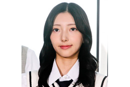 日向坂46小西夏菜実、爽やかなブルー×ホワイト衣装SHOTに反響「あまりにパーフェクト」「美しさの極み」