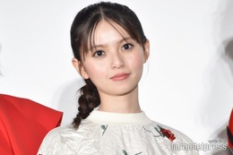 齋藤飛鳥、ほっそりウエストのぞくミニ丈コーデ「スタイル良い」「お人形さんみたい」とファン悶絶
