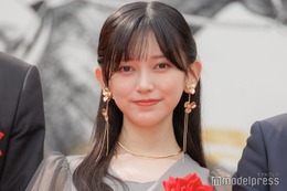 乃木坂46池田瑛紗、ミニスカで圧巻美脚際立つ「驚異的脚の長さ」「綺麗すぎる」の声