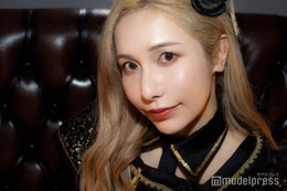 双子出産のヘラヘラ三銃士ありしゃん、自宅でのニューボーンフォト公開「可愛すぎる」「すでにママそっくり」の声