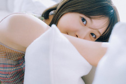 日向坂46卒業発表の富田鈴花、1st写真集決定 大胆な水着姿＆初ランジェリーショットも披露