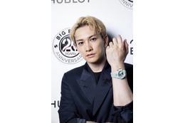 町田啓太、クールな魅力際立つ金髪ビジュアル＆ジャケット姿でウブロの「ビッグ・バン ナイト」に来場