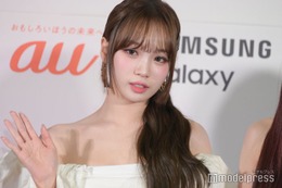 LE SSERAFIMチェウォン、美デコルテ際立つオフショル姿公開「見惚れる美しさ」「お人形さんみたい」と反響