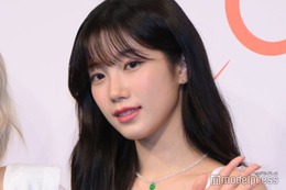 LE SSERAFIMカズハ、美背中＆デコルテ輝くベアトップドレス姿「上品で素敵」「さすがのスタイル」の声