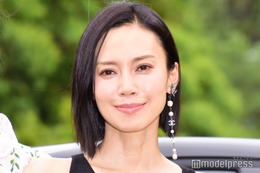 中谷美紀、オーストリア自宅庭でさくらんぼ摘み「まるでメルヘンの世界」「素敵なお庭」と反響 画像