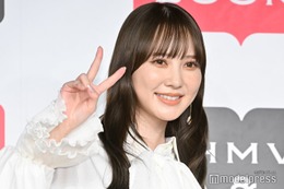 加藤史帆、ほっそり美脚輝く衣装姿「スタイル良い」「上品で美しい」と反響 画像