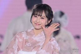 きりたんぽ、美脚透けるミニ丈コーデ「オシャレ」「釘付けのスタイル」と反響