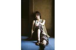 櫻坂46的野美青、ヘルシー肌見せSHOTにうっとり…歴史ある洋館で際立つ存在感と美しさ