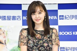 久住小春、ミニスカから美脚スラリ「スタイル良すぎ」「脚長い」と反響