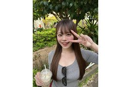 YouTuberになに、美谷間のぞく私服ショット「破壊力すごい」「スタイル良すぎ」の声 画像