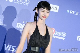 「イカゲーム」出演美女、抜群スタイル際立つキャミ姿に反響「何頭身？」「かっこいい」 画像