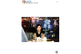 浜崎あゆみ、ニッコリ笑顔のリラックスSHOTに反響「お人形さんみたいに綺麗」「本当に可愛い～～」