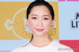 杏、美デコルテ際立つドレスで圧巻オーラ「美しい」「ゴージャスで綺麗」の声