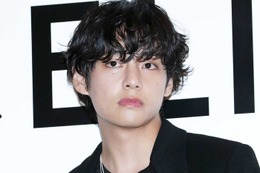 BTS・V、日本満喫オフショット公開 パック姿のドアップショットも
