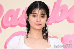 蒔田彩珠、美デコルテ際立つ純白ワンピース姿披露【ジョー マローン ロンドン】