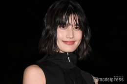 橋本愛、顔ピアス＆ギャルメイク姿「ギャップ反則」「最強に可愛い」と絶賛の声