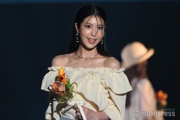 “令和の峰不二子”阿部なつき、ビキニ姿で豊満バスト披露「セクシー」「くびれ綺麗すぎ」の声