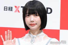 あの、ミニ丈ワンピから色白美脚スラリ「脚長い」「さすがの着こなし」と反響