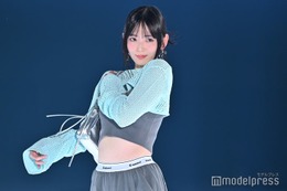 鈴木愛理、美ウエストちら見せ“きつねダンス”ショット公開「可愛すぎ」「天使の笑顔」の声 画像