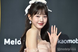 IVEウォニョン、ミニスカから美脚スラリ「圧巻のスタイル」「優勝」の声