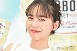 井桁弘恵、ほっそり美ウエストのぞく衣装姿「スタイル良すぎ」「白が似合う」と反響