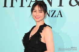 井川遥「仕事と子育て」両立した40代最後の誕生日に気付いた幸せ 大胆フリルドレスで輝く抜群スタイル【ティファニー銀座 オープニングイベント】