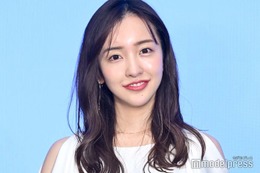 板野友美、スリットから美脚スラリ キャミワンピ姿に「セクシー」「スタイル抜群」と反響