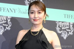 矢田亜希子“大好きな人”とのディナー報告 ノースリーブショットに「美しい」の声