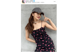 「スタイル抜群」板野友美、キャミドレスを着こなす夏コーデSHOTに絶賛の声「可愛すぎる」