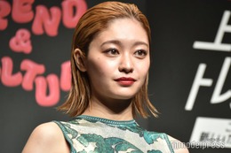 吉柳咲良、ミニスカから美脚披露「抜群スタイル」「おしゃれ」と反響