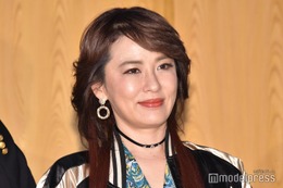 鈴木砂羽、水着姿で宮古島満喫「アラフィフのガチ」 画像