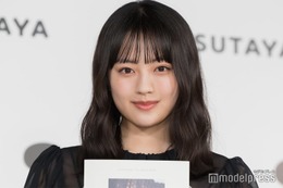 上坂樹里、朝ドラW主演に意気込み「かなり大きな挑戦」透け素材で美脚披露