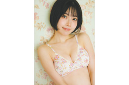 声優・礒部花凜、ビキニ姿で美谷間披露「週プレ」初表紙