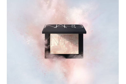 NARS、「ライトリフレクティング プリズマティックパウダー」新シェードが数量限定で登場！ 画像