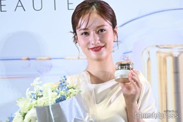 谷まりあ、30歳誕生日控えサプライズ祝福 20代は「世界からキラキラをもらった」【クレ・ド・ポー ボーテ】