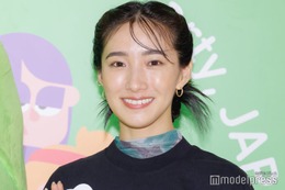 中田クルミ、美脚輝くショーパン姿 ロンドンでのオフショットに反響「お洒落」