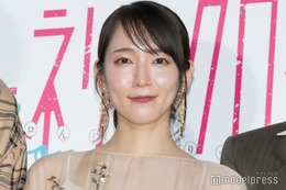 吉岡里帆、華やかシースルードレス姿披露 “恋をしているもの”も明かす「まぁー世話が焼ける」【九龍ジェネリックロマンス】