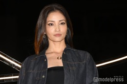 黒木メイサ、美肩際立つタンクトップ姿「ラインが綺麗」「かっこいい」の声