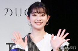 足立梨花、ミニ丈私服で美脚際立つ「夏らしくて素敵」「理想のスタイル」の声