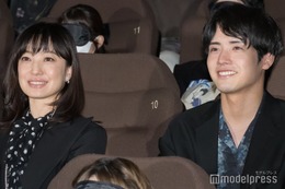 菅野美穂＆赤楚衛二、サプライズで客席内“こっそり”侵入 会場どよめく【近畿地方のある場所について】