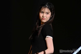 「今日好き」村谷はるな、タイトコーデで美スタイル際立つ サングラス外しがクール【TGC teen 2025 Summer】 画像