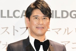 川崎麻世、21歳下美人妻とのランチデート報告「ラブラブで素敵」「奥さんスタイルいい」の声