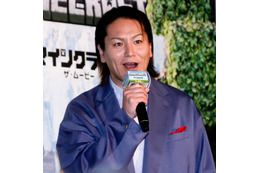 狩野英孝、バッグの水シミを回避！最新レイングッズに感動「これすごいっすね！」 画像