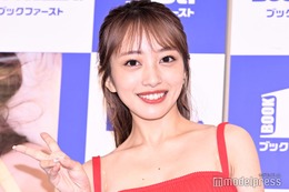 AKB48向井地美音、美肩＆ウエスト際立つオフショル姿 “ギャル風”コーデに「可愛すぎる」「スタイル抜群」と反響 画像