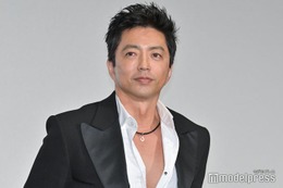 大沢たかお、“ほぼ変装なし”電車移動ショットに衝撃の声「遭遇したい」「オーラ隠せてない」