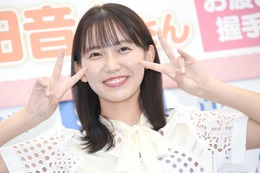 志田音々、膝上ミニスカから美脚披露「想像以上」「まっすぐで綺麗」
