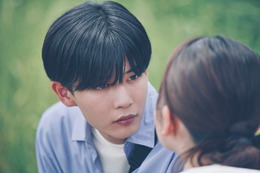 “今年4作の映画出演”なにわ男子・長尾謙杜、視線で伝える繊細演技「恋に至る病」恋心揺れ動く場面写真解禁 画像