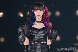 ゆりにゃ、堕天使風レザールックで圧巻オーラ 抜群スタイル際立つ【関コレ2025A/W】